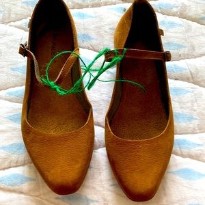 El Naturalista Suede Maryjane flats 9/40